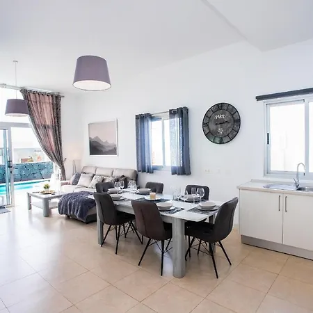 Villa 3-bed In Playa Blanca By Retreat Villas *